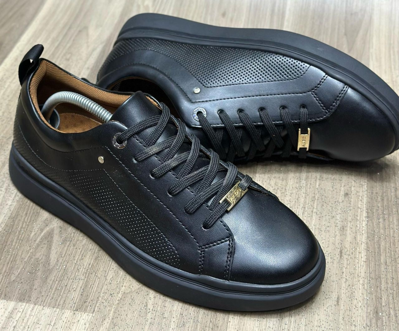 Chaussures - Basket en Cuir Noir simple