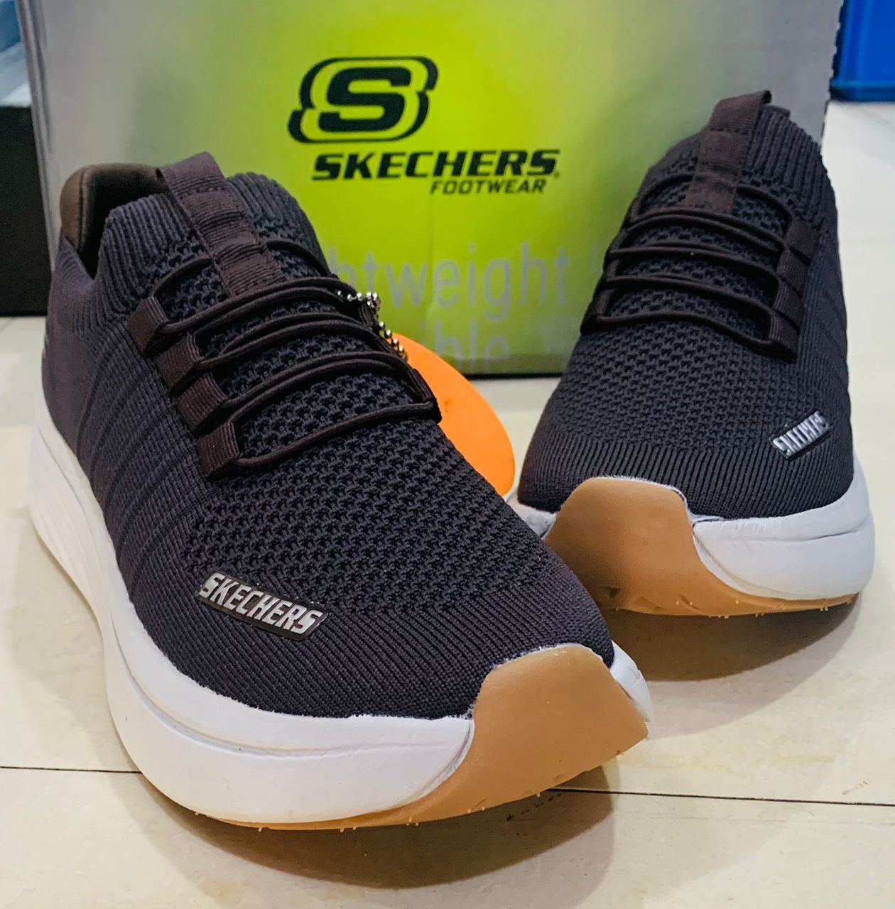 Skechers Ultra Légères - Confort Absol avec Lacets Marron